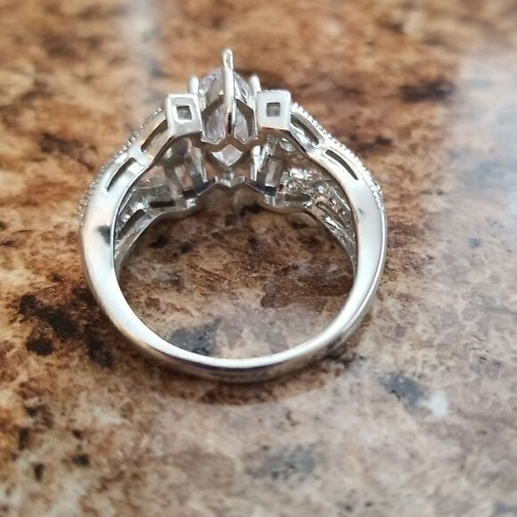 White zircon ring size 9 - Picture 7 of 10